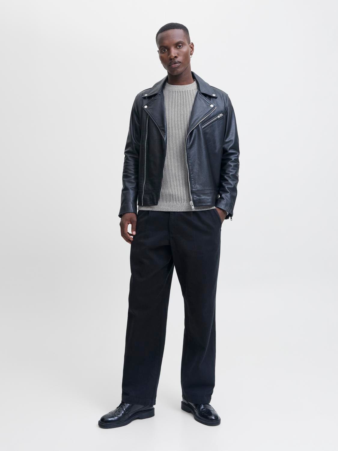 model_shot-front_full